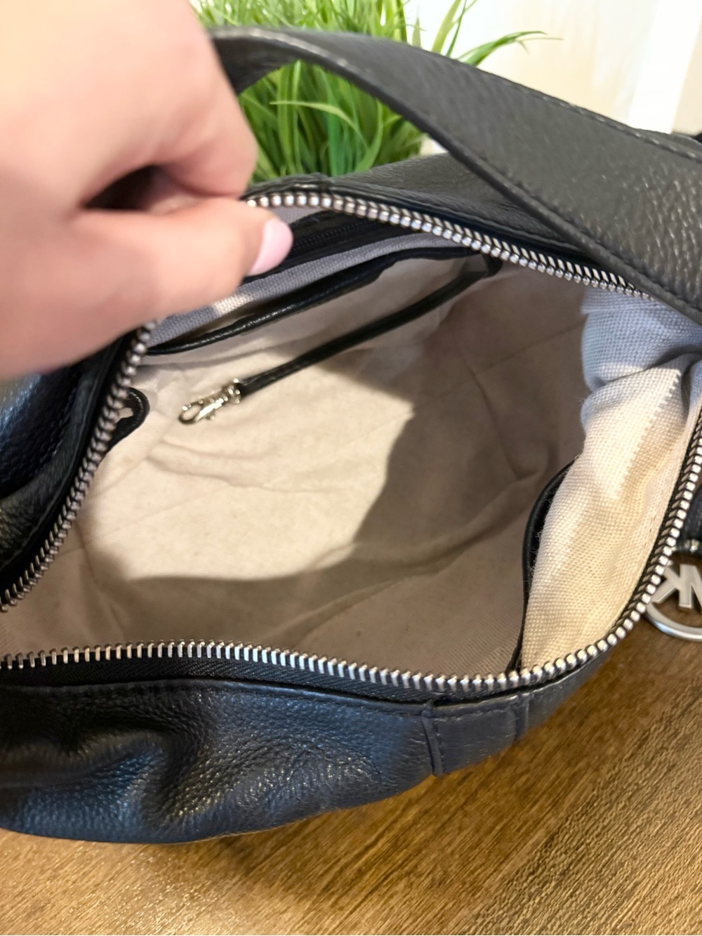 Michael Kors Vintage Moxley Hobo - Picture 6 of 8